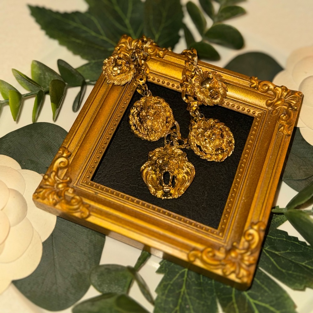 Gold Lion VTG Charm Bracelet - Picture 3 of 11